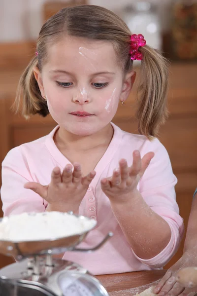 Young child baking — Stock Photo, Image