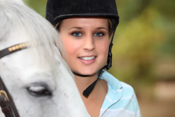 Blond female horse rider — Stockfoto
