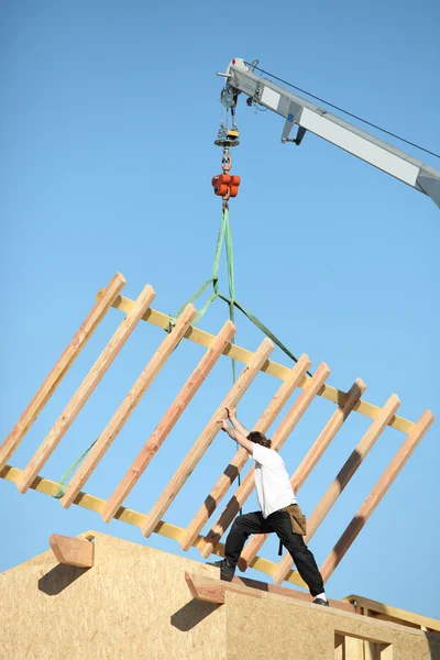 Construcción de una casa de madera — Foto de Stock