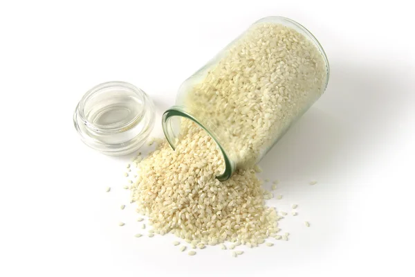 Versamento di riso dal barattolo — Foto Stock