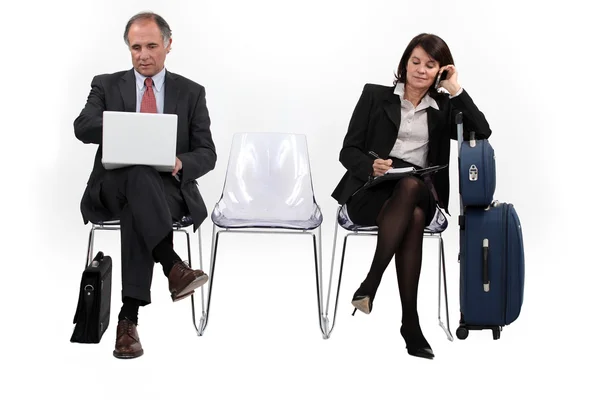 Businessman and businesswoman on a professional trip — Stock Photo, Image
