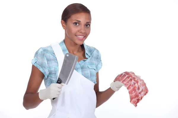 Vrouw met kok mes en vlees stuk — Stockfoto