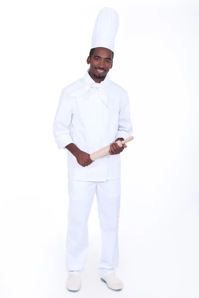 Щасливий чоловічий шеф-кухар тримає рулонний штифт — стокове фото