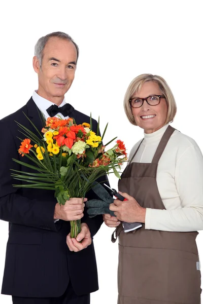 Portrait of a florist and a man wearing a tuxedo — Stock Photo, Image