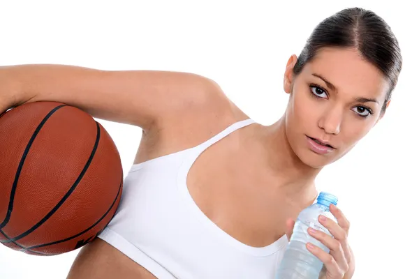 バスケット ボール、水のボトルを持つ女性 — ストック写真
