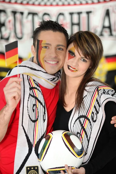 自慢しているドイツ人のカップル — ストック写真