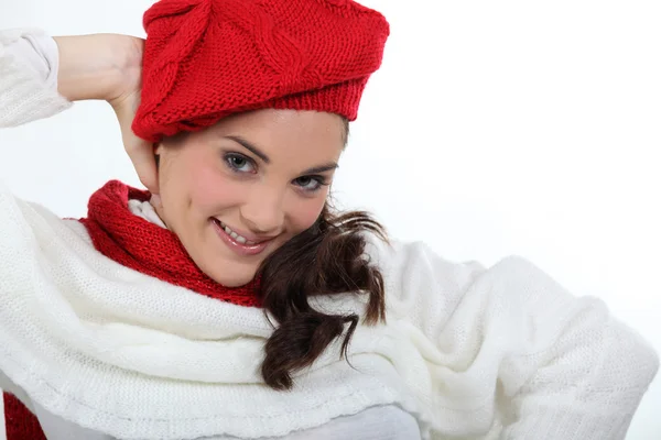 Femme posant en tricot élégant — Photo
