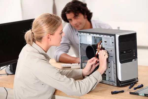 Usługi naprawy komputerów — Zdjęcie stockowe