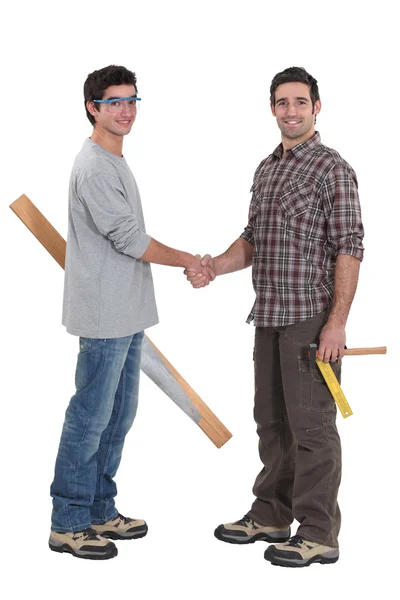 Carpinteiros apertando as mãos — Fotografia de Stock