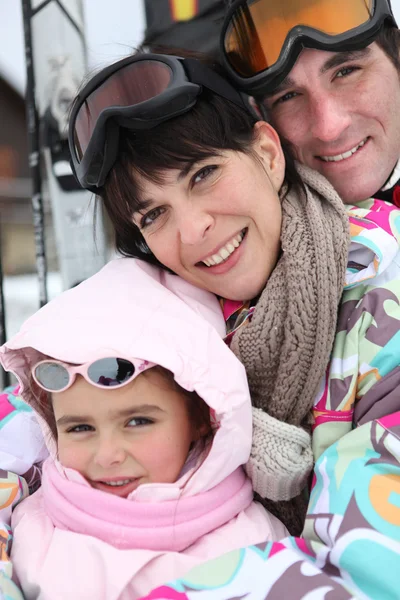 Rodina na lyžařské dovolené — Stock fotografie