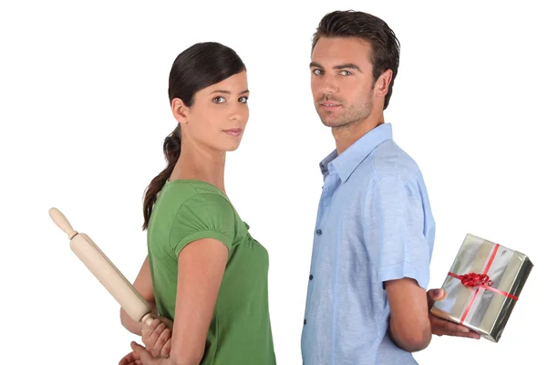 Hombre y mujer con rodillo —  Fotos de Stock