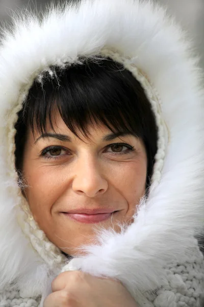 Woman wearing fur hood — Stock Photo, Image