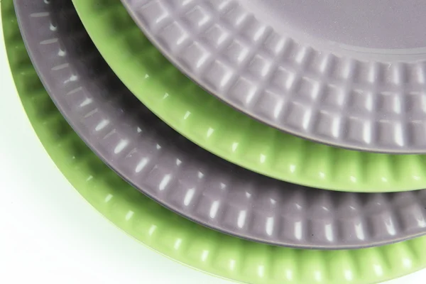 Stapel van grijs en groen platen — Stockfoto