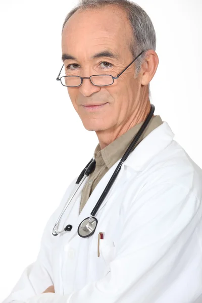 Retrato de um médico experiente — Fotografia de Stock