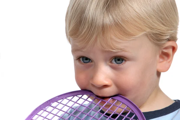 Barn bitande racket — Stockfoto