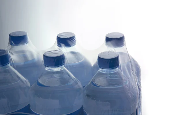 Paquete de seis de agua mineral —  Fotos de Stock