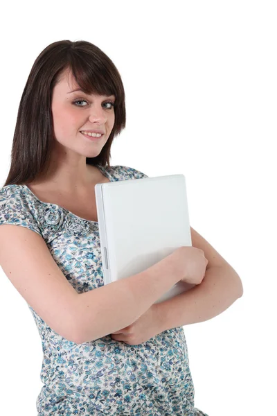 Žena držící notebook — Stock fotografie