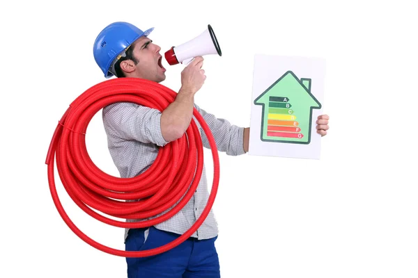 Homem fazendo anúncio sobre eficiência energética — Fotografia de Stock