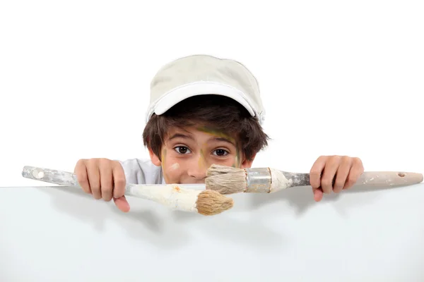 Malý chlapec, oblečený jako malíř pokojů — Stock fotografie