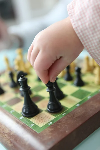 Clever little girl playing chess — Stock Photo, Image
