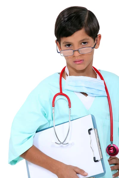 Kind verkleed als een ziekenhuis arts — Stockfoto