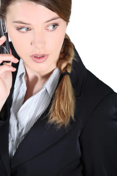 Mulher chocada ao telefone — Fotografia de Stock