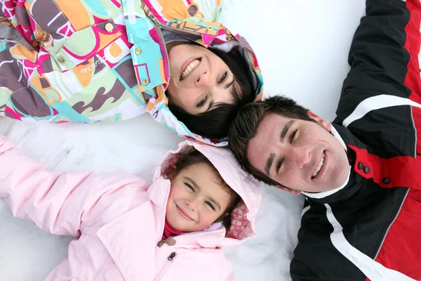 Aile içinde kar döşeme — Stok fotoğraf