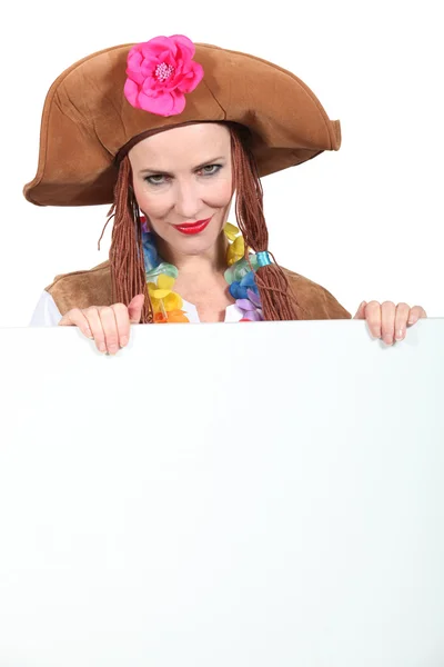 Mulher de roupa de pirata — Fotografia de Stock