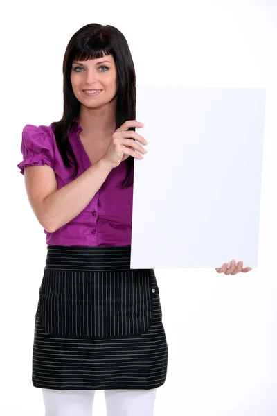 空白の基板を保持している女性 — ストック写真
