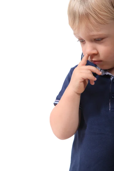 Malý chlapec dloubal v nose — Stock fotografie