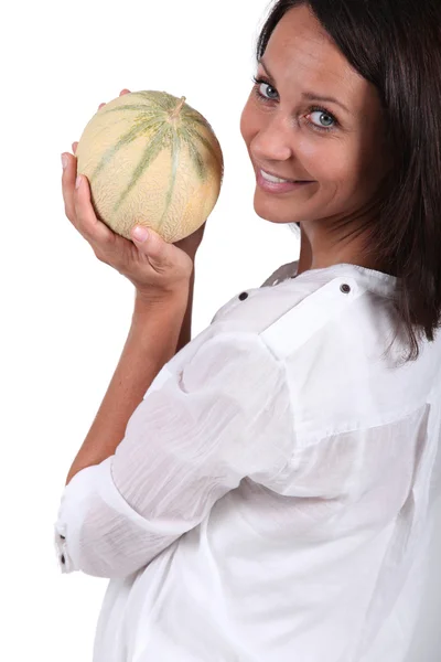 Donna che tiene il melone — Foto Stock