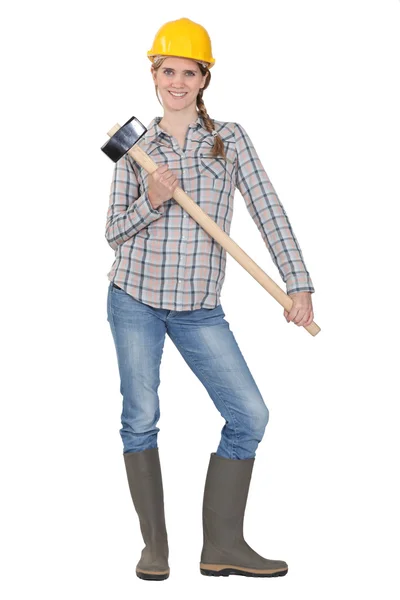 Woman posing with sledge hammer — Stock Photo, Image