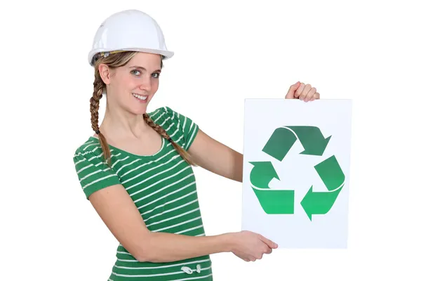 Γυναίκα με ένδειξη και σύμβολο ανακύκλωσης — Φωτογραφία Αρχείου