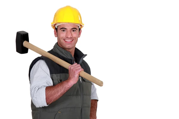 Mann stützt Vorschlaghammer auf Schulter — Stockfoto