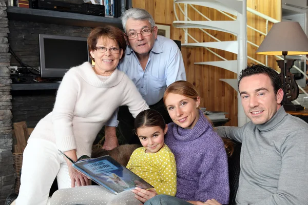 Family gathered in the front room — Stock Photo, Image