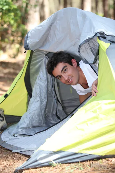 Jongen op de camping — Stockfoto
