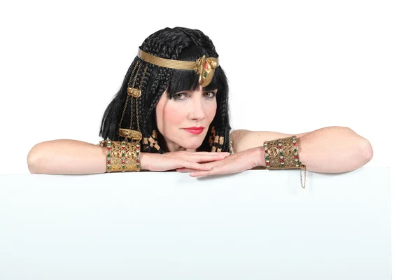 Kleopatra gibi giymiş kadın — Stok fotoğraf