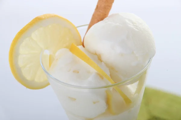 Crème glacée au coin citron vert — Photo