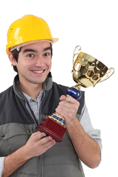 Trabalhador alegre com copo de ouro — Fotografia de Stock