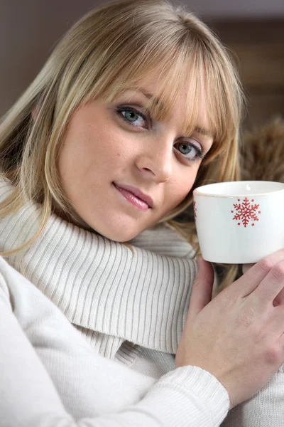Woman drinking hot beverage to warm herself up — Stock Photo, Image