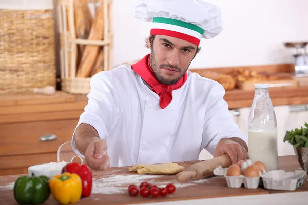 意大利厨师烹饪 — 图库照片