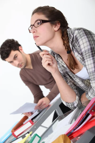 A couple of students in a classroom. — Stock Photo, Image
