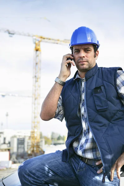 Foreman in bouwplaats bellen — Stockfoto