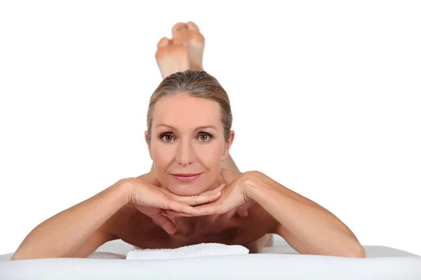 Frau im Massagesalon — Stockfoto