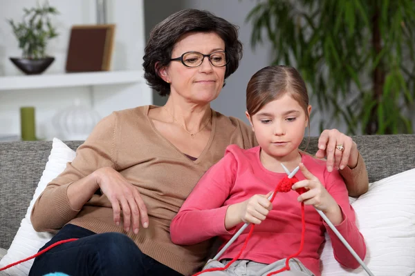 Knitting Grandmother and granddaughter — Stock Photo, Image