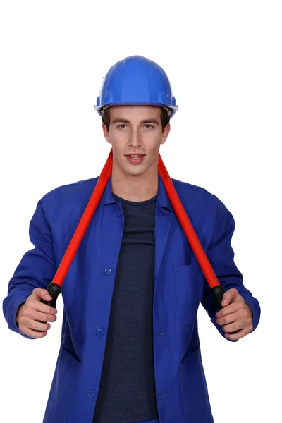 Arbetstagaren bär ett par tång bakom nacken — Stockfoto