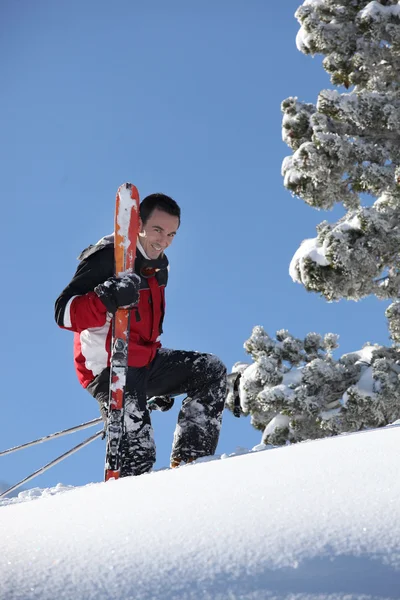 Mann im Schnee — Stockfoto
