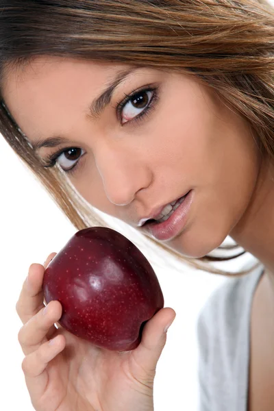 Retrato de uma mulher com maçã — Fotografia de Stock