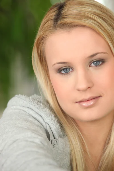 Portret blondynka nastolatka — Zdjęcie stockowe