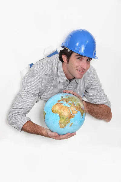 Trabalhador manual segurando globo — Fotografia de Stock